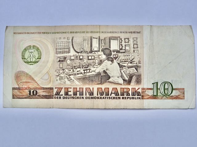 東独10マルク札
