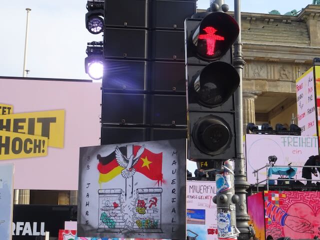 ベルリンの壁崩壊35年